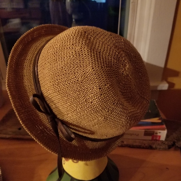 Cute hat - Picture 2 of 4